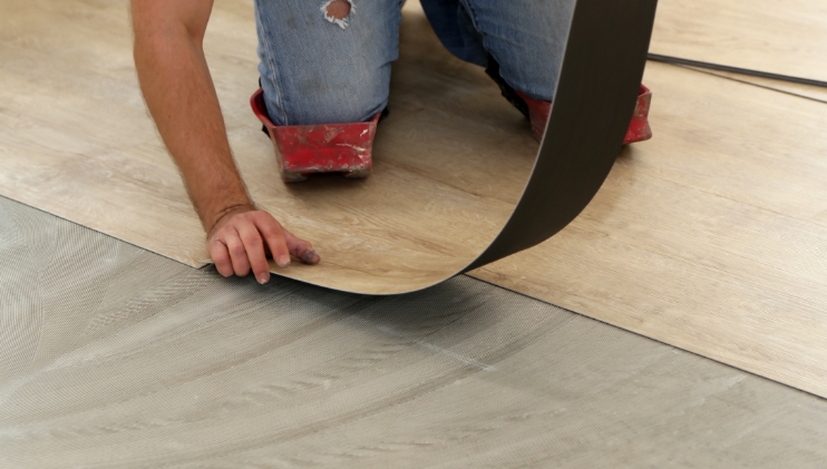 Fitting LVT floor onto a grey base