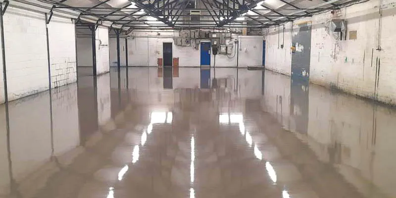 Newly laid glossy pump screed in a warehouse.